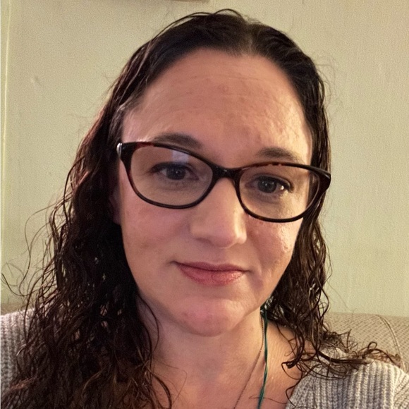 Meet your Posher, Lori - Picture 1 of 1